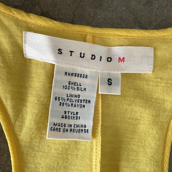 LIKE NEW Studio M Sleeveless Top - Picture 4 of 11